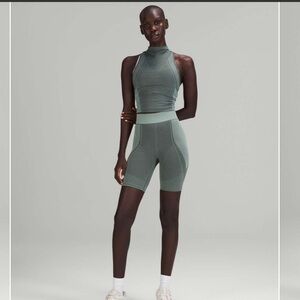 Lululemon lab Seamless Super-High-Rise Training Short 8"
Misty Glade 10